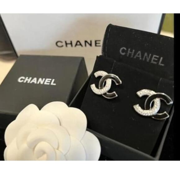 Chanel Silver & Black Crystal CC Stud Earrings Fall/Winter 2023 (CCXX035) - Picture 2 of 6